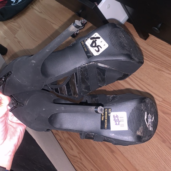 Worn once sexy black stilettos - Picture 5 of 5